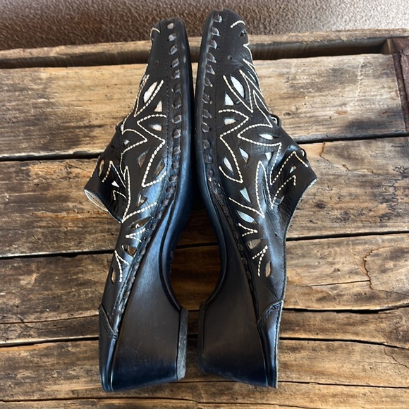 Pikolinos Women's B;ack Leather Laser Cut Floral Slip On Mule - Picture 6 of 9